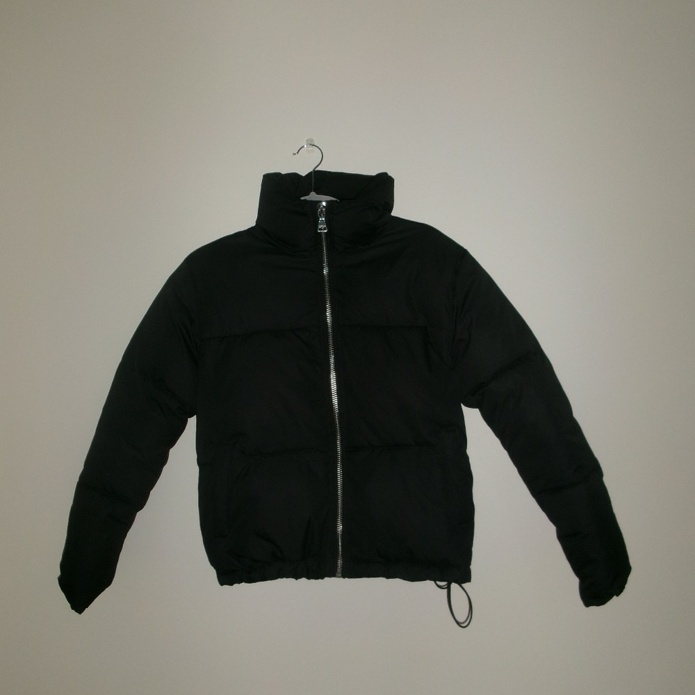 Cropped black puffer coat